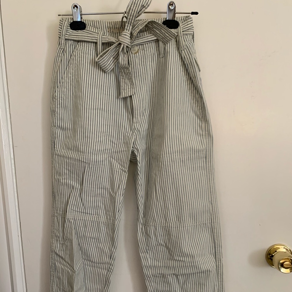 American Eagle tapered pant
